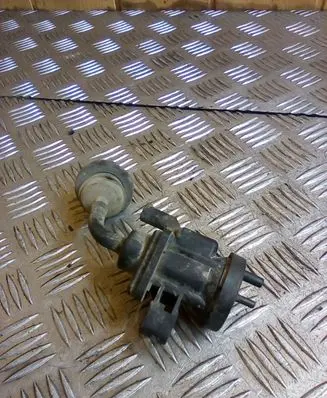 Mercedes-Benz C W203 Turbo solenoid valve A0005450427