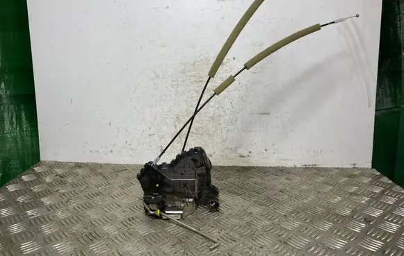 Lexus LX 570 Front door lock A046693