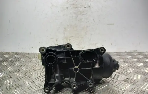 KIA Sorento Oil filter mounting bracket