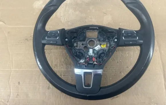 Volkswagen Tiguan Steering wheel 1T0419091AC 61978001A