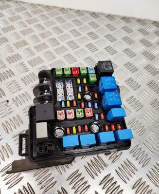 KIA Ceed Fuse module 3916025000 3916037110