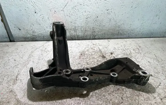 Volkswagen Touran II Front lower control arm/wishbone 1K0199296E