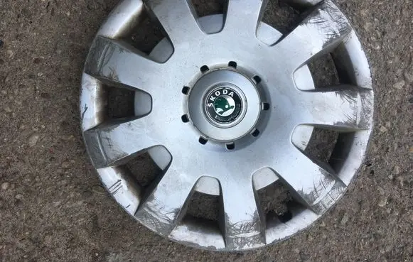 Skoda Octavia Mk2 (1Z) R16 wheel hub/cap/trim 3T0601147