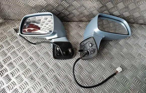 Toyota Corolla Verso AR10 Front door electric wing mirror 3004777 3004776
