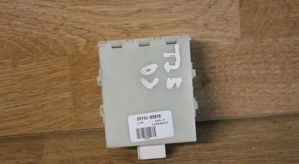 Toyota Avensis T250 Door control unit/module 8974105070