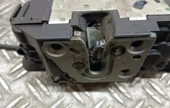 Renault Modus Front door lock