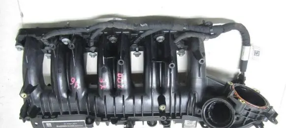 Jaguar XE Intake manifold G4D3-9424-AC