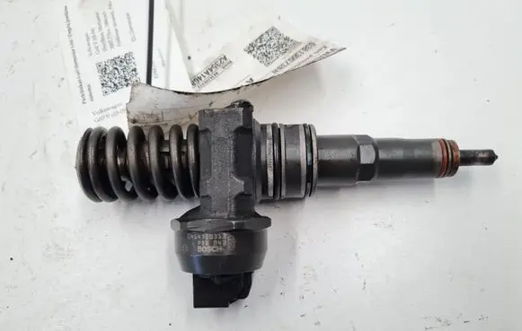 Volkswagen Golf V Fuel injector 038130073BN