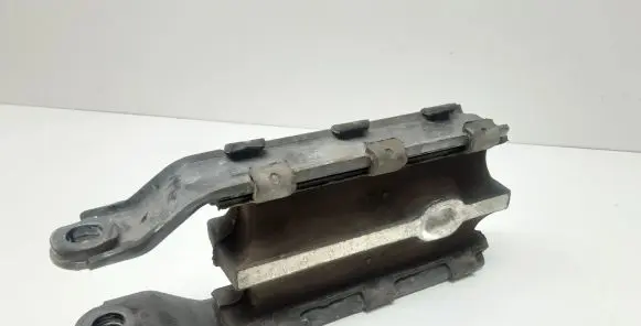 Volvo S60 Engine mount bracket 31262935
