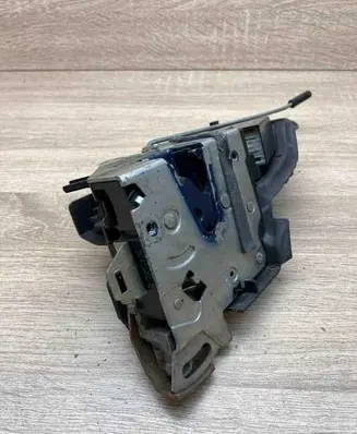 BMW 5 E39 Front door lock 8235126 8352165