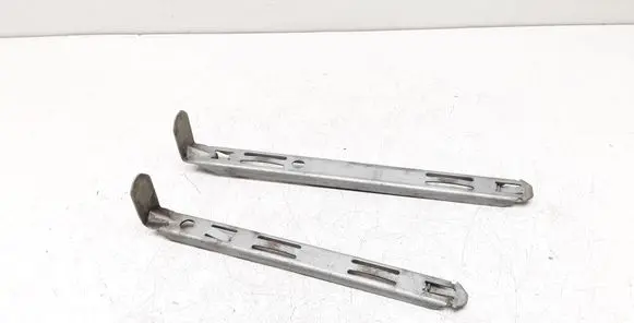 Headlight/headlamp mounting bracket