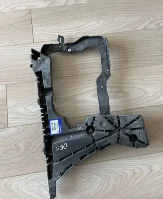 Volvo S90, V90 Radiator support slam panel bracket 31383527
