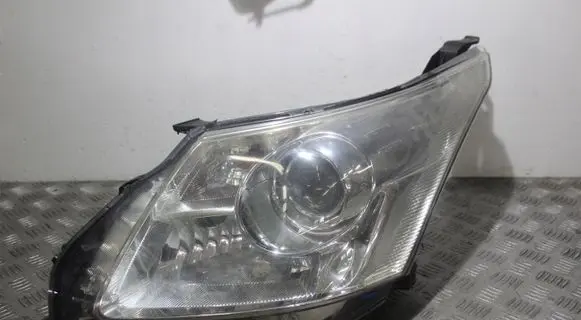 Toyota Avensis T270 Headlight/headlamp