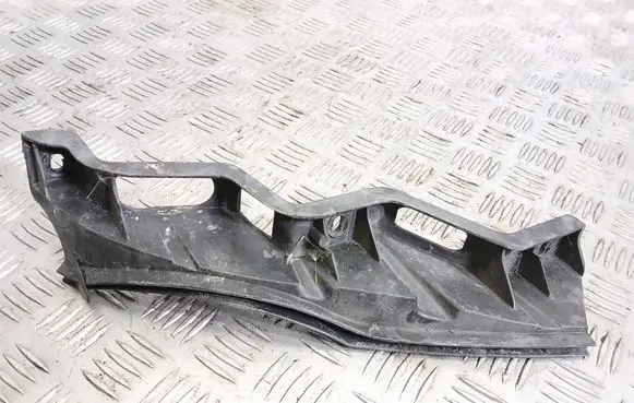 Volkswagen PASSAT B6 Front bumper mounting bracket 3C0807889