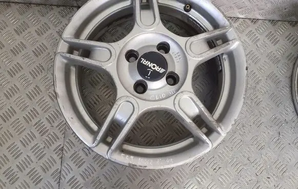 Renault Clio III R15 alloy rim 