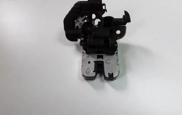 Loading door lock