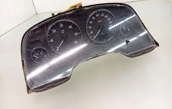 Opel Zafira A Speedometer (instrument cluster) 24461768