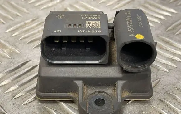 Mercedes-Benz E W212 Glow plug pre-heat relay A6519000900