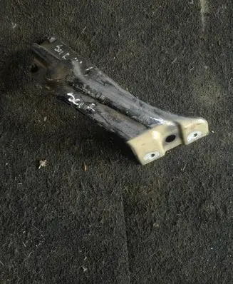 Volkswagen Scirocco Fender mounting bracket 1K8821136