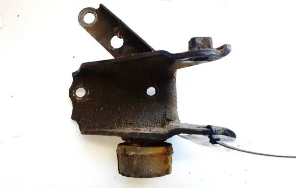 Toyota Avensis T220 Engine mount bracket