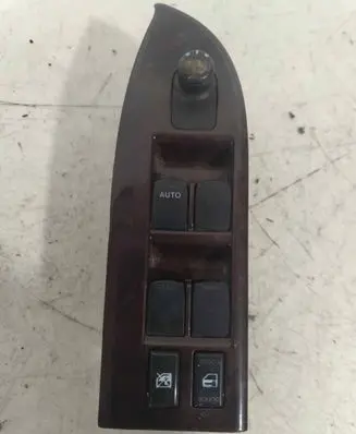 Suzuki Grand Vitara II Electric window control switch 8372765J0