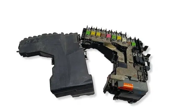 Peugeot 508 RXH Fuse module 9666817380P1 E1062853 009000