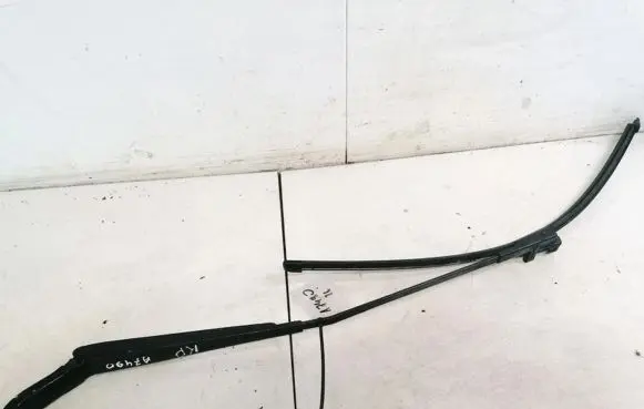 Peugeot 407 Front wiper blade arm