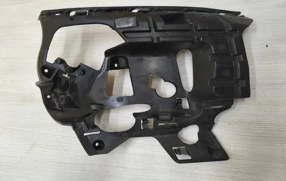 Volvo V60 Front bumper mounting bracket 31323841