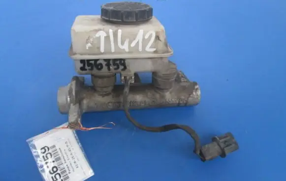 Hyundai Elantra Master brake cylinder
