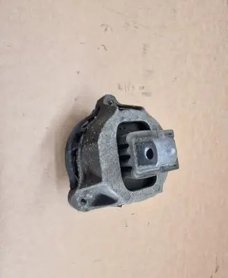 BMW 7 G11 G12 Engine mount bracket 6860477