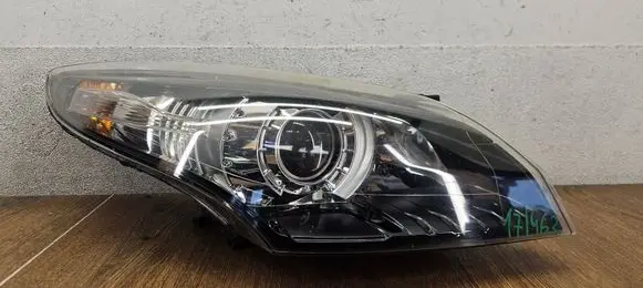 Renault Megane III Headlight/headlamp 260100021R
