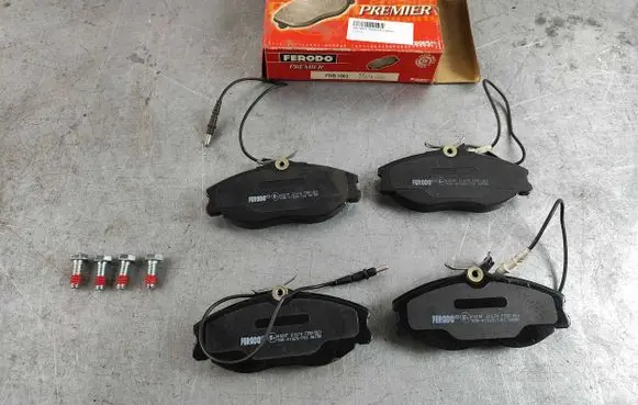 Peugeot 406 Brake pads (front) fdb1063