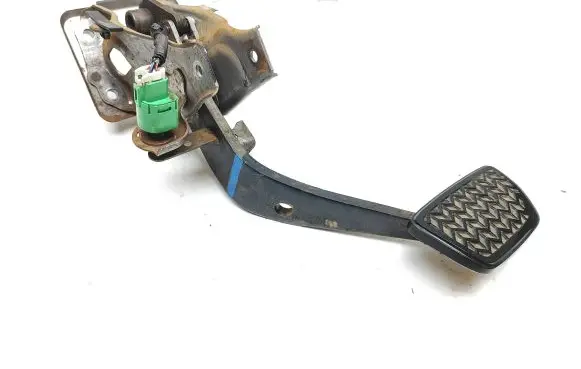 Toyota Land Cruiser (J200) Brake pedal