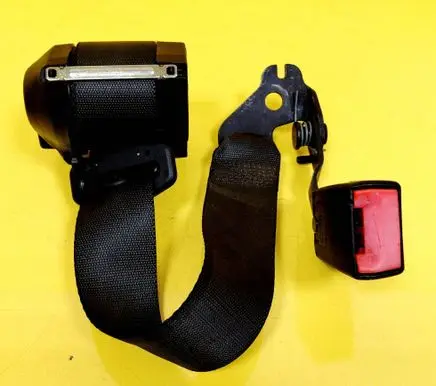 Ford Mondeo Mk III Middle seatbelt (rear) 040125 30002839