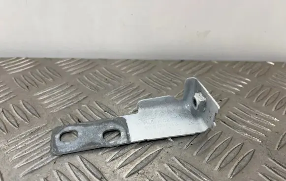 Audi A4 S4 B9 8W Fender mounting bracket 8W0821433B