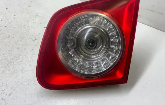 Volkswagen Jetta V Tailgate rear/tail lights 1K5945094