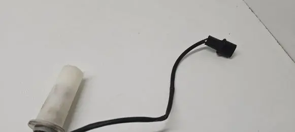 KIA Sorento Windshield washer fluid level sensor 