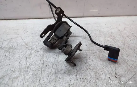 Mercedes-Benz E W212 Rear air suspension level height sensor 