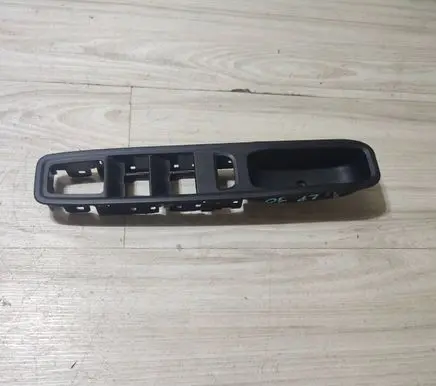 Dacia Jogger Front door window switch trim 809611146R