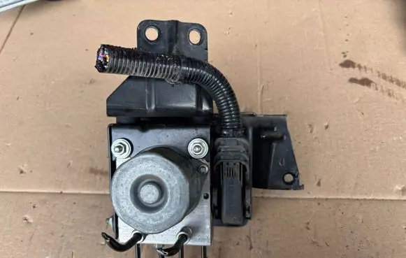 Nissan X-Trail T32 ABS Pump 476606CC1A