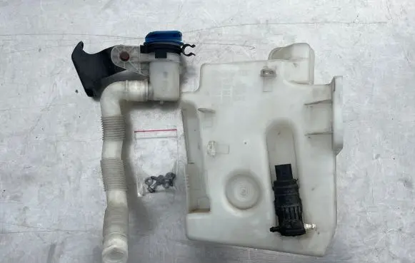 Seat Leon (1P) Windshield washer fluid reservoir/tank 1K0955453S 1K0955453R 1K0955453Q