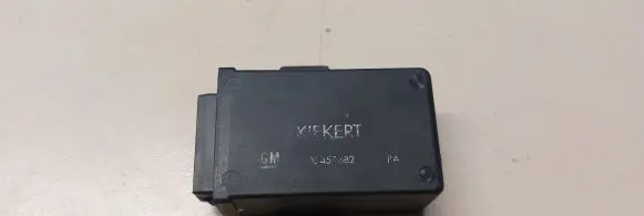 Opel Tigra A Central locking relay 90457682
