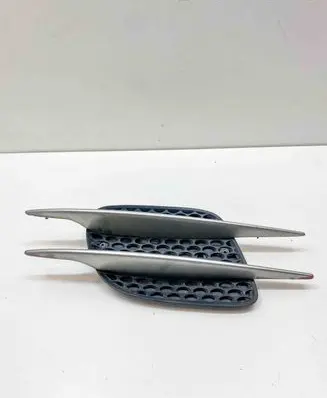 Mercedes-Benz SL R230 Fender trim (molding) 2306900136 A2306900136