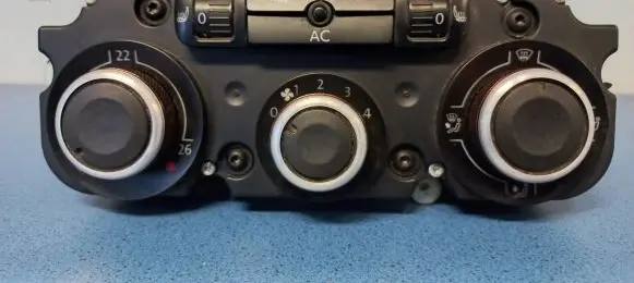 Volkswagen Touran I Climate control unit
