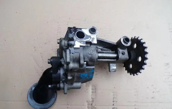 Renault Megane III Oil pump 8200941691
