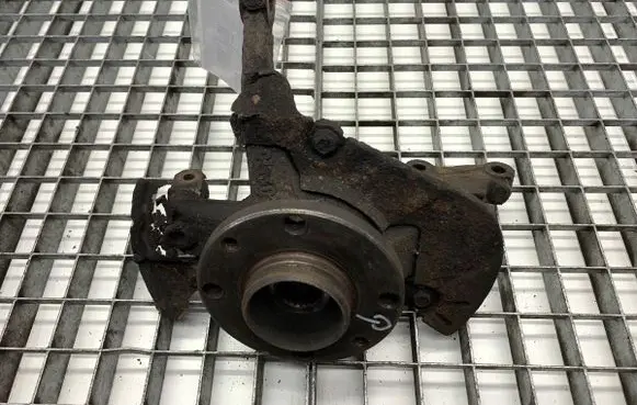Front wheel hub spindle knuckle