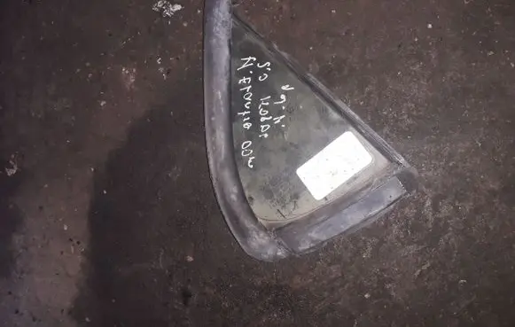 Hyundai Elantra Rear vent window glass 
