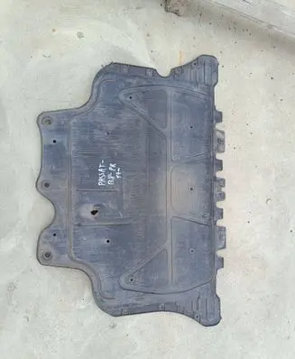 Volkswagen PASSAT B8 Engine splash shield/under tray