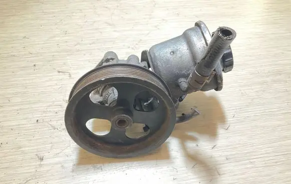 Toyota Corolla Verso AR10 Power steering pump