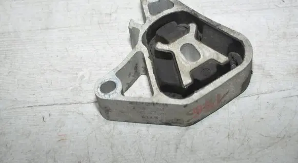 Mercedes-Benz A W176 Engine mounting bracket 8055